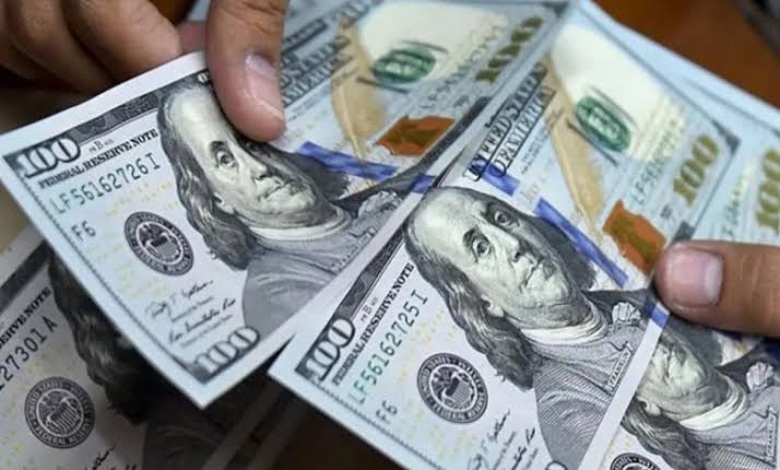 تحويلات مالية كبيرة بالدولار