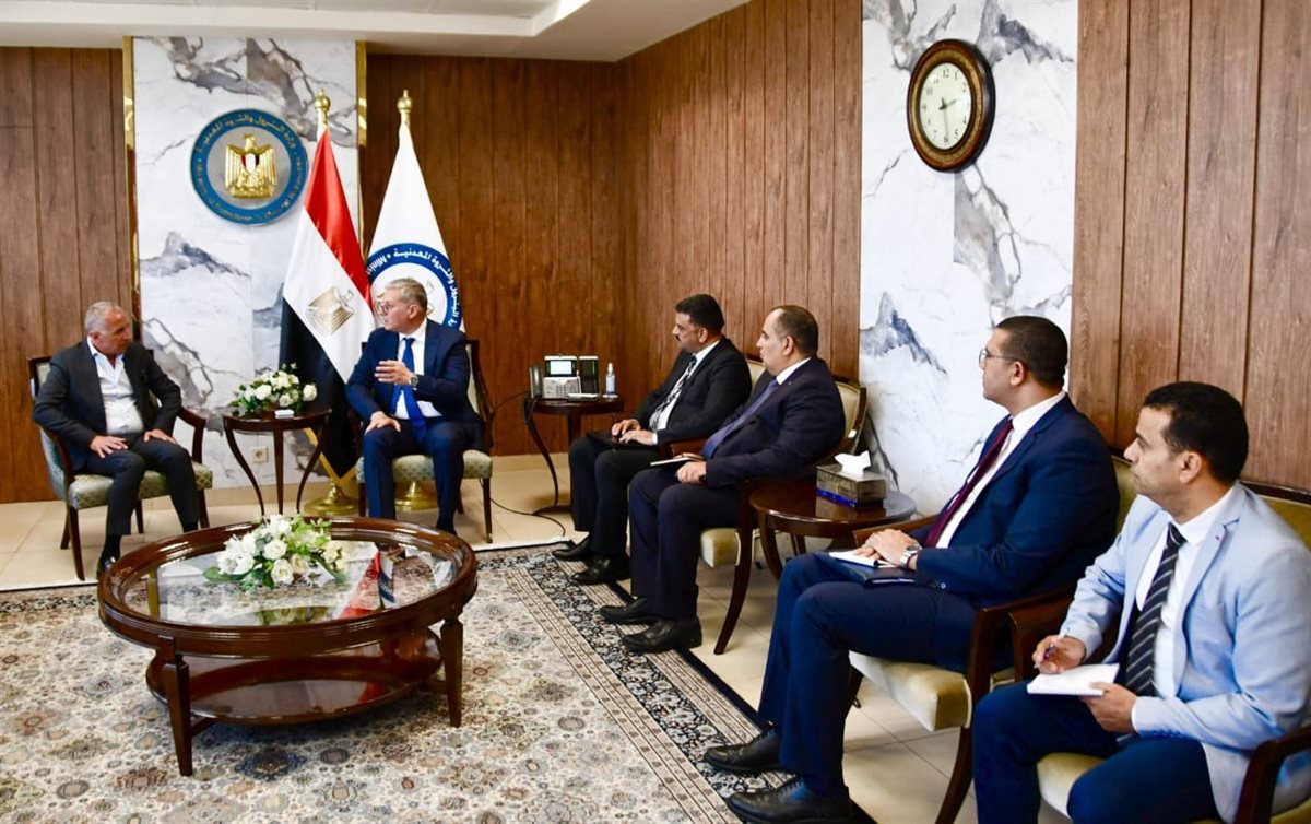 لقاء وزير البترول مع أحمد السويدي