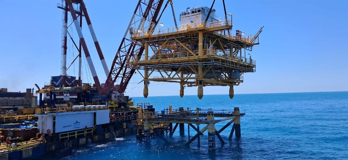 تركيب المنصة البحرية WEB OFFSHORE بمشروع تنمية حقل غاز غرب البرلس البحري