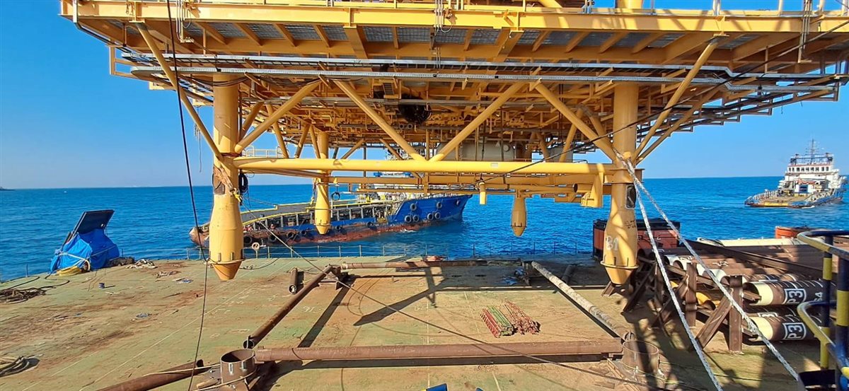 تركيب المنصة البحرية WEB OFFSHORE بمشروع تنمية حقل غاز غرب البرلس البحري