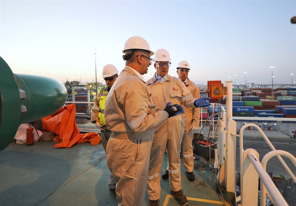 وزير البترول يتفقد تجهيز سفينة التغييز ENERGOS ESKIMO