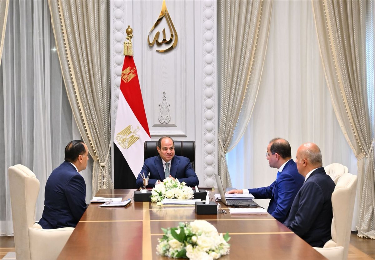 اجتماع السيسي مع رئيس الوزراء ووزير المالية