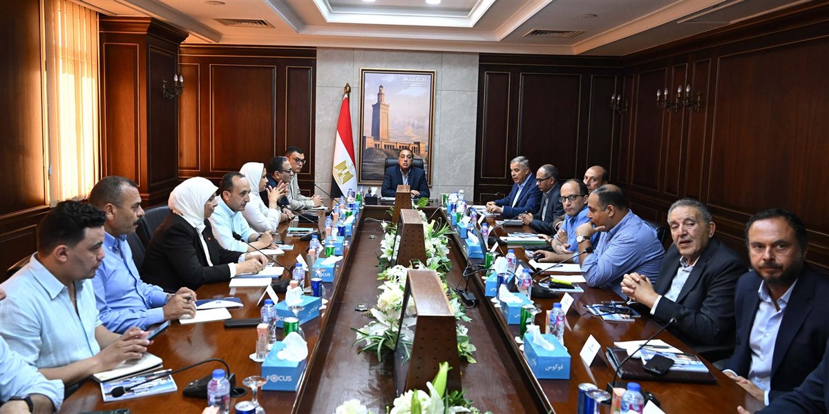 اجتماع رئيس الحكومة بالاسكندرية