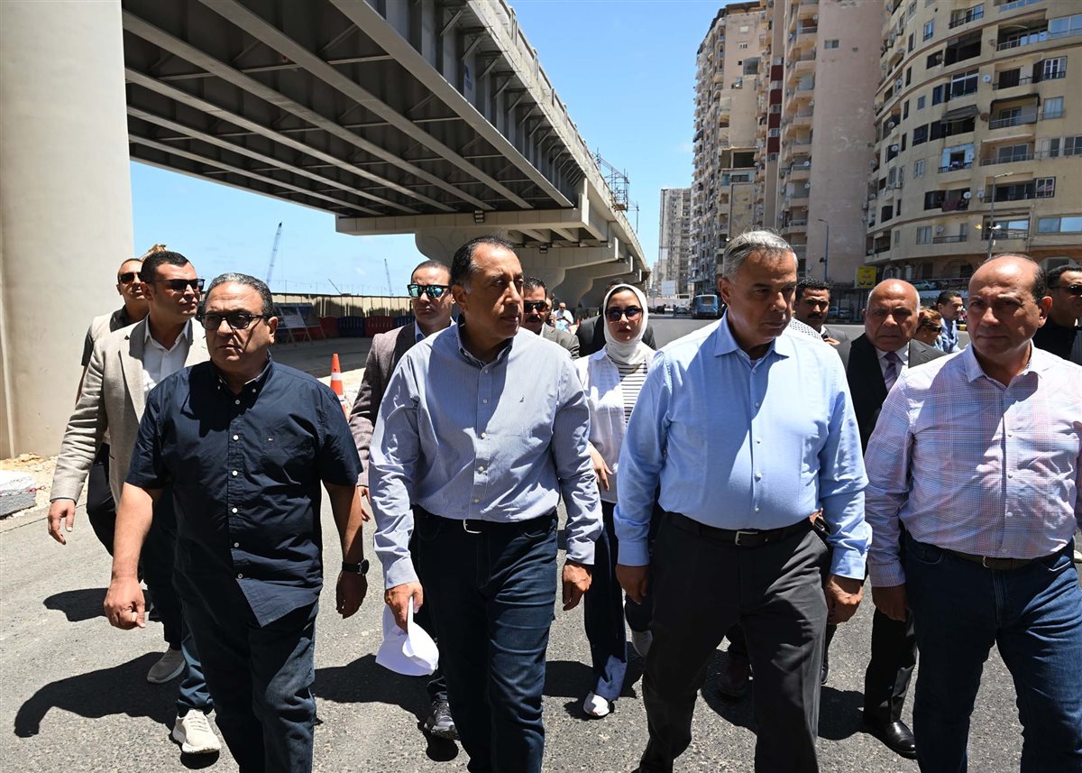 رئيس الوزراء يتفقد محور
