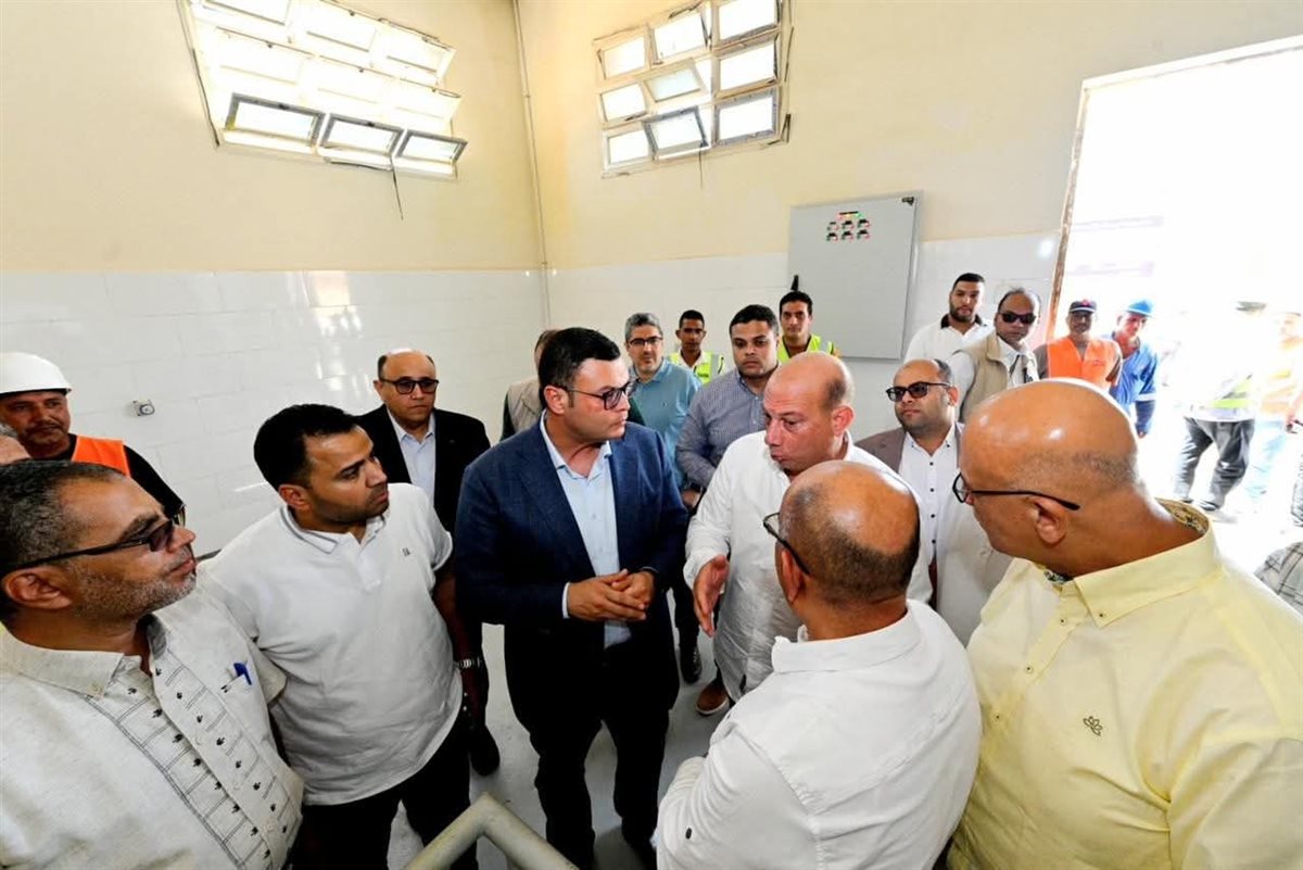 وزير الإسكان يتفقد مشروعات الإسكان