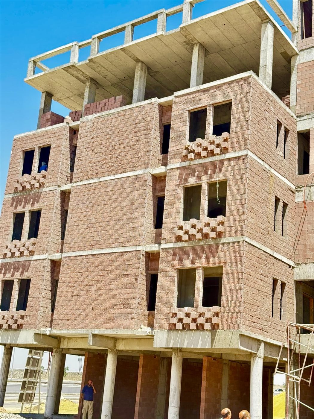 رئيس جهاز مدينة القاهرة الجديدة يتفقد مشروعات الإسكان