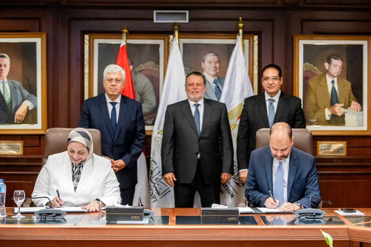 توقيع اتفاقيتين بين المعهد المصرفي وجامعتي القاهرة وسوهاج