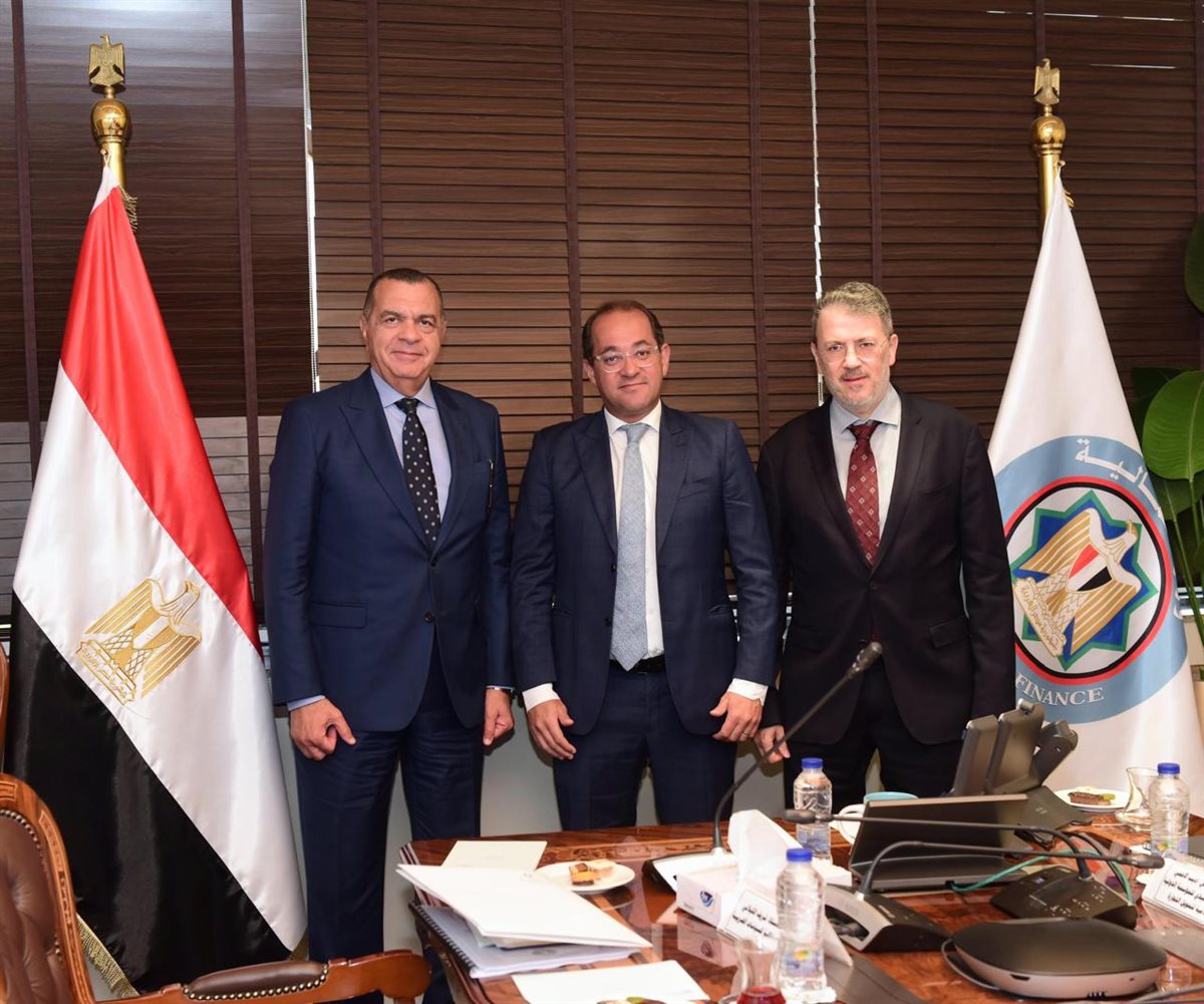 وزير المالية يلتقي رئيس المؤسسة الدولية الإسلامية للتمويل