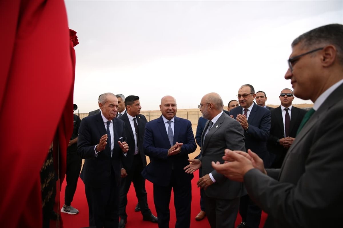 وضع حجر أساس مصنع ماك