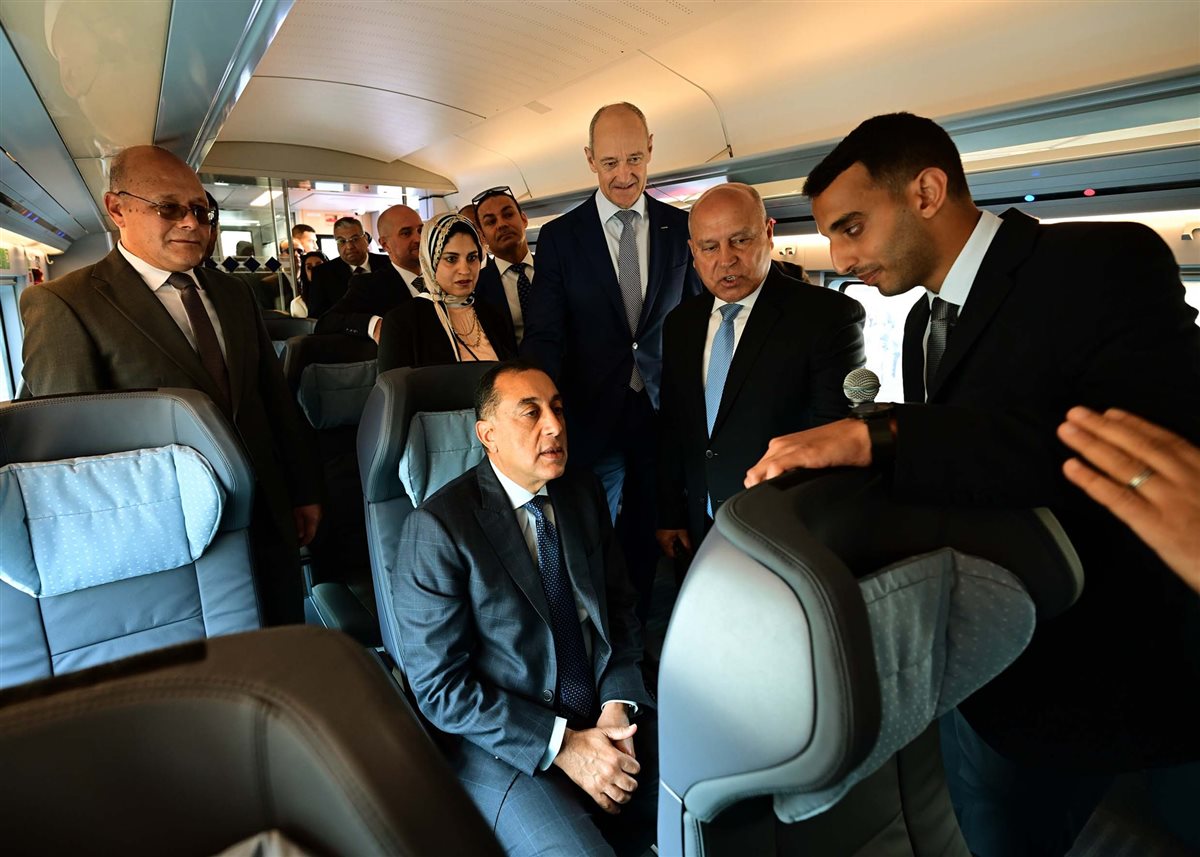 القطار الكهربائي السريع