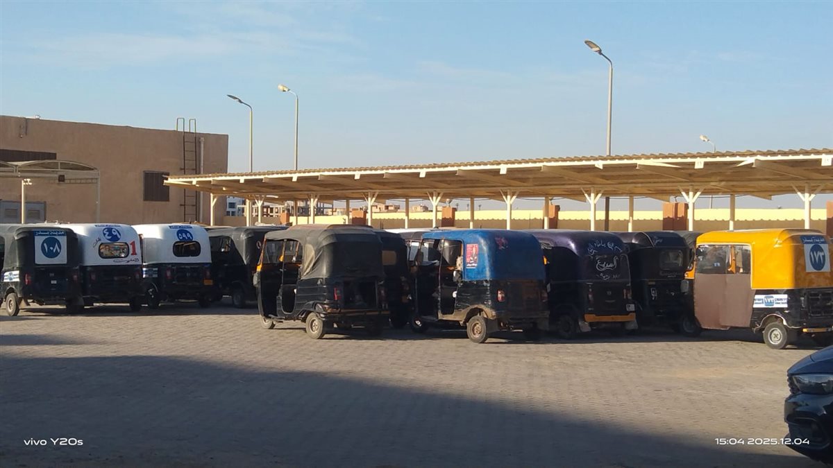 حملة لضبط مركبات التوكتوك المخالفة داخل المحاور بمدينة بدر