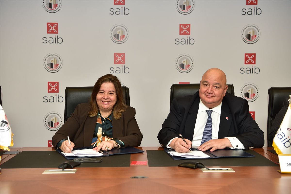 جانب من التوقيع