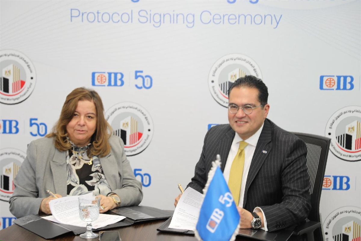 جانب من التوقيع