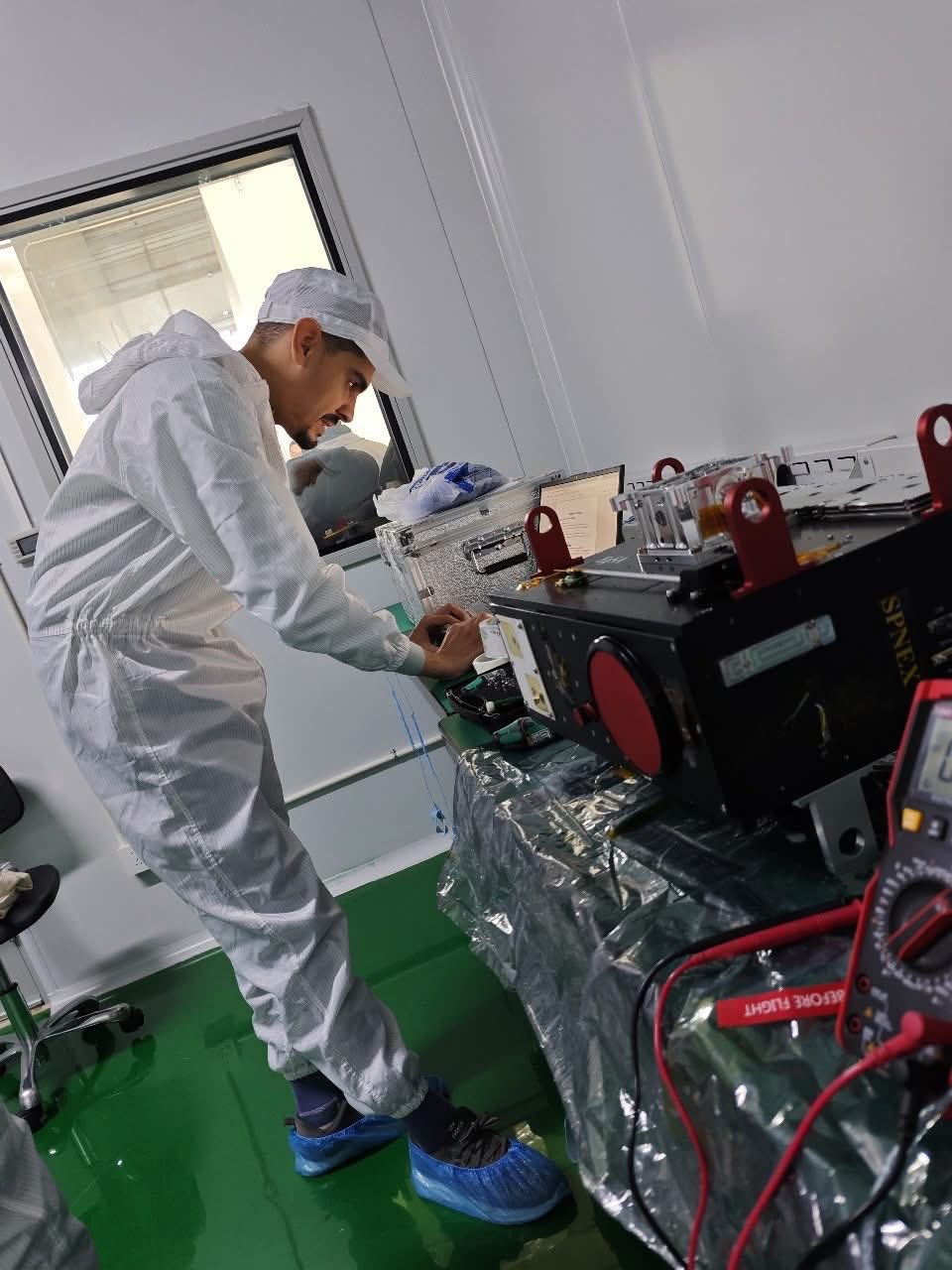 القمر SPNEX مختبرًا علميًا يدور في الفضاء