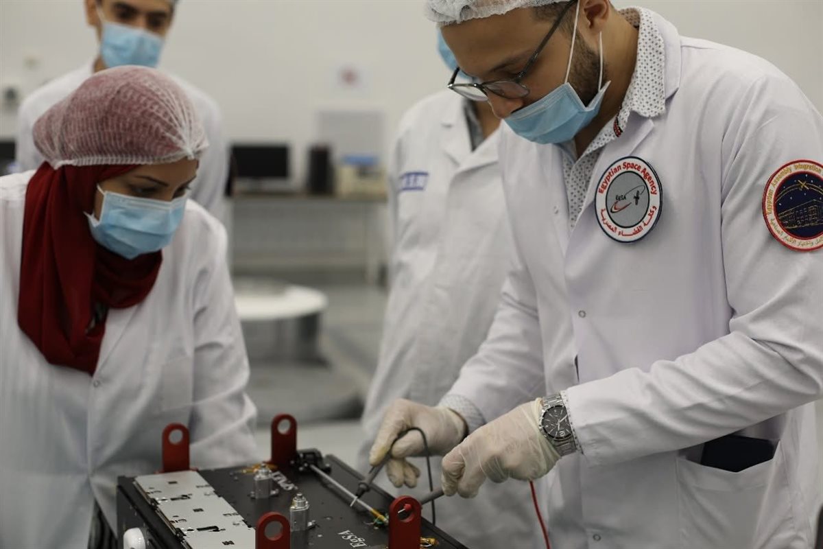 محطة التحكم والاستقبال الأرضية الإشارات