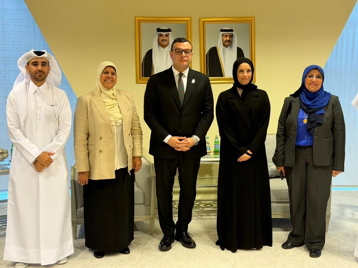 وزير الإسكان يلتقي وزيرة التنمية القطرية