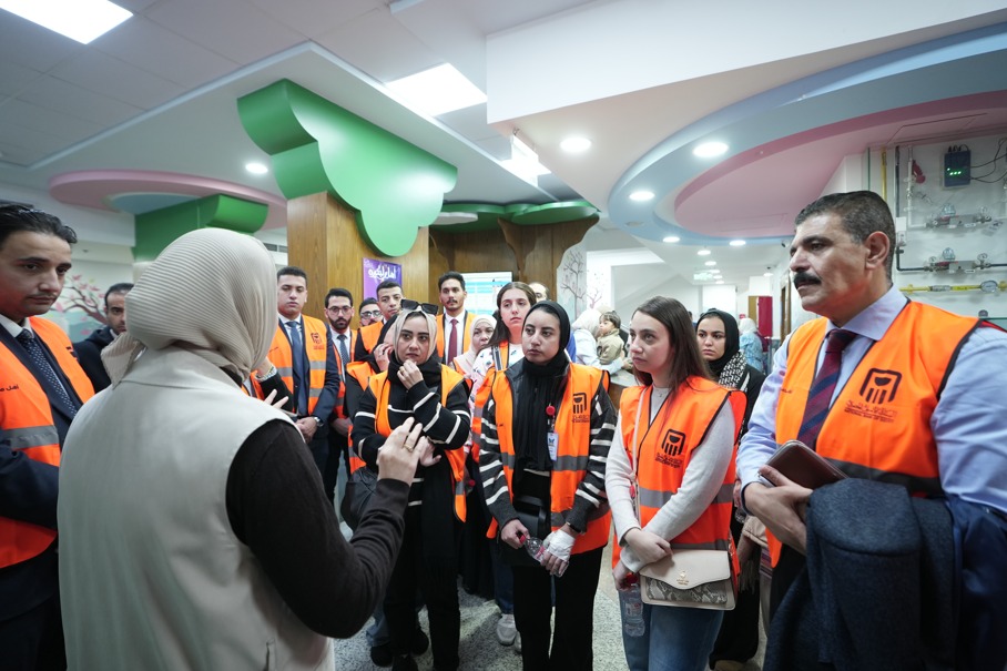 البنك الأهلي المصري يشارك مرضى المستشفيات احتفالات العام الجديد