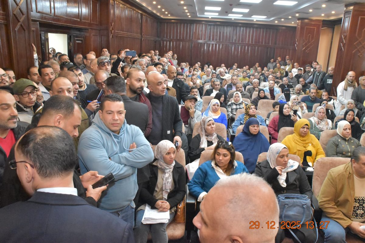 عدد من البقالين التموينيين بالمحافظة