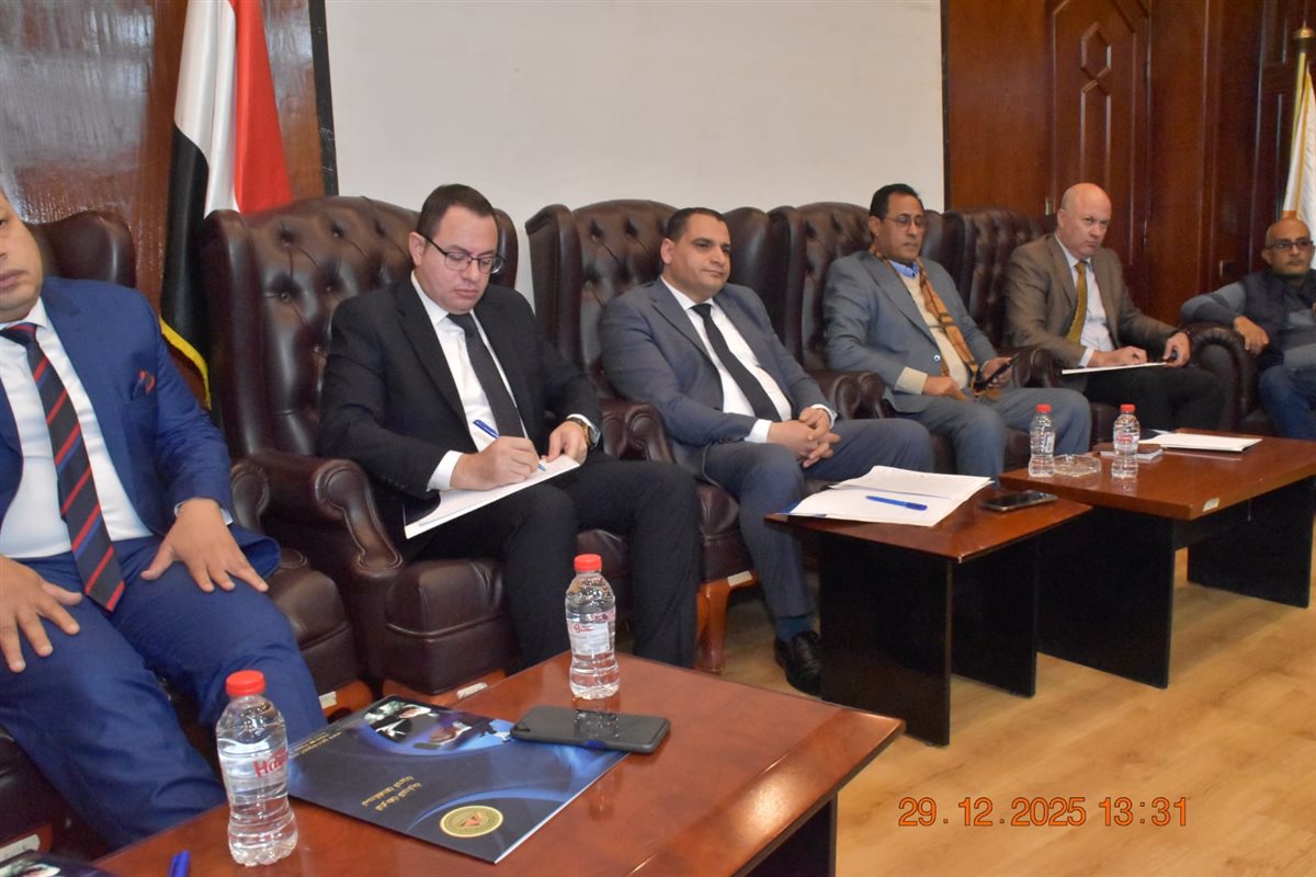 اجتماع البقالين مع وكيل وزارة التموين