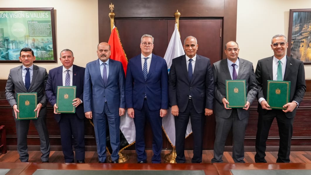 قيادات التحالف المصرفي مع وزير البترول&nbsp;