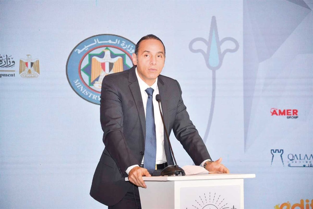 إسلام عزام رئيس البورصة المصرية