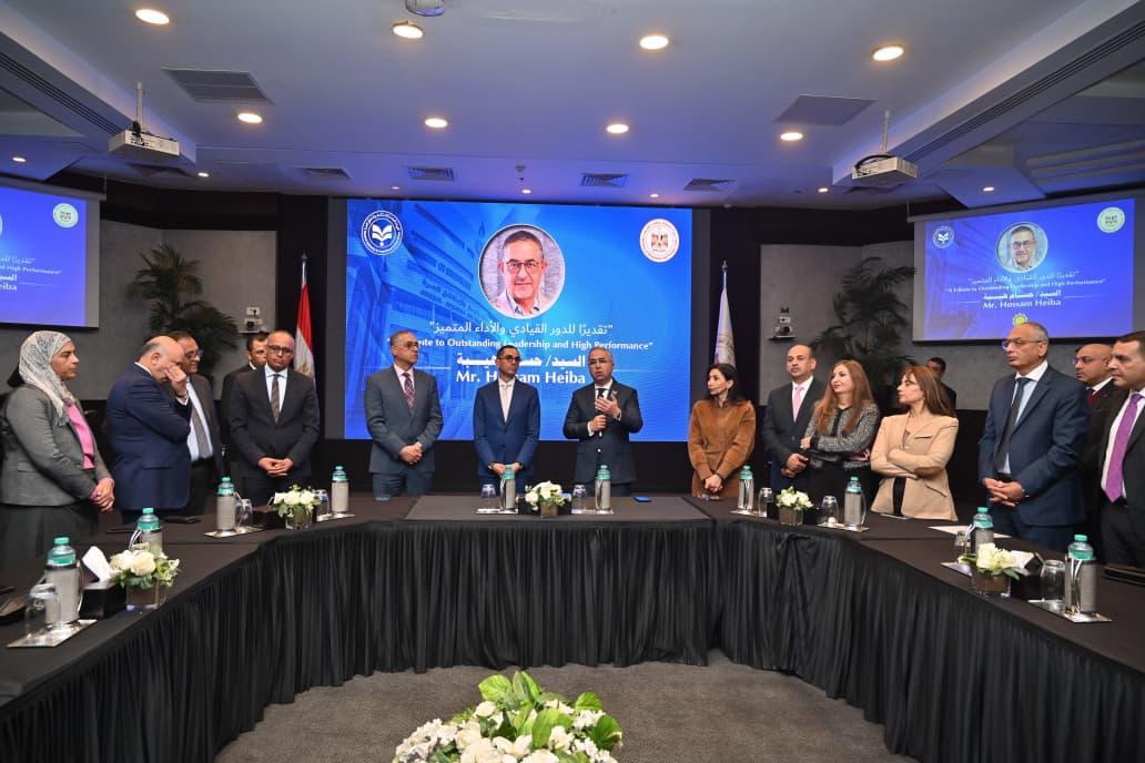 &nbsp;المهندس حسن الخطيب، وزير الاستثمار والتجارة الخارجية &nbsp;مع قيادات الاستثمار ويوجه الشكر لحسام هيبة