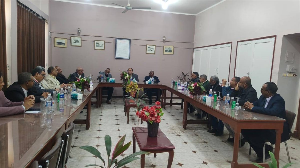 &nbsp;صلاح فتحي خلال &nbsp;اجتماعه مع أعضاء اللجنة النقابية بشركة السكر والصناعات التكاملية