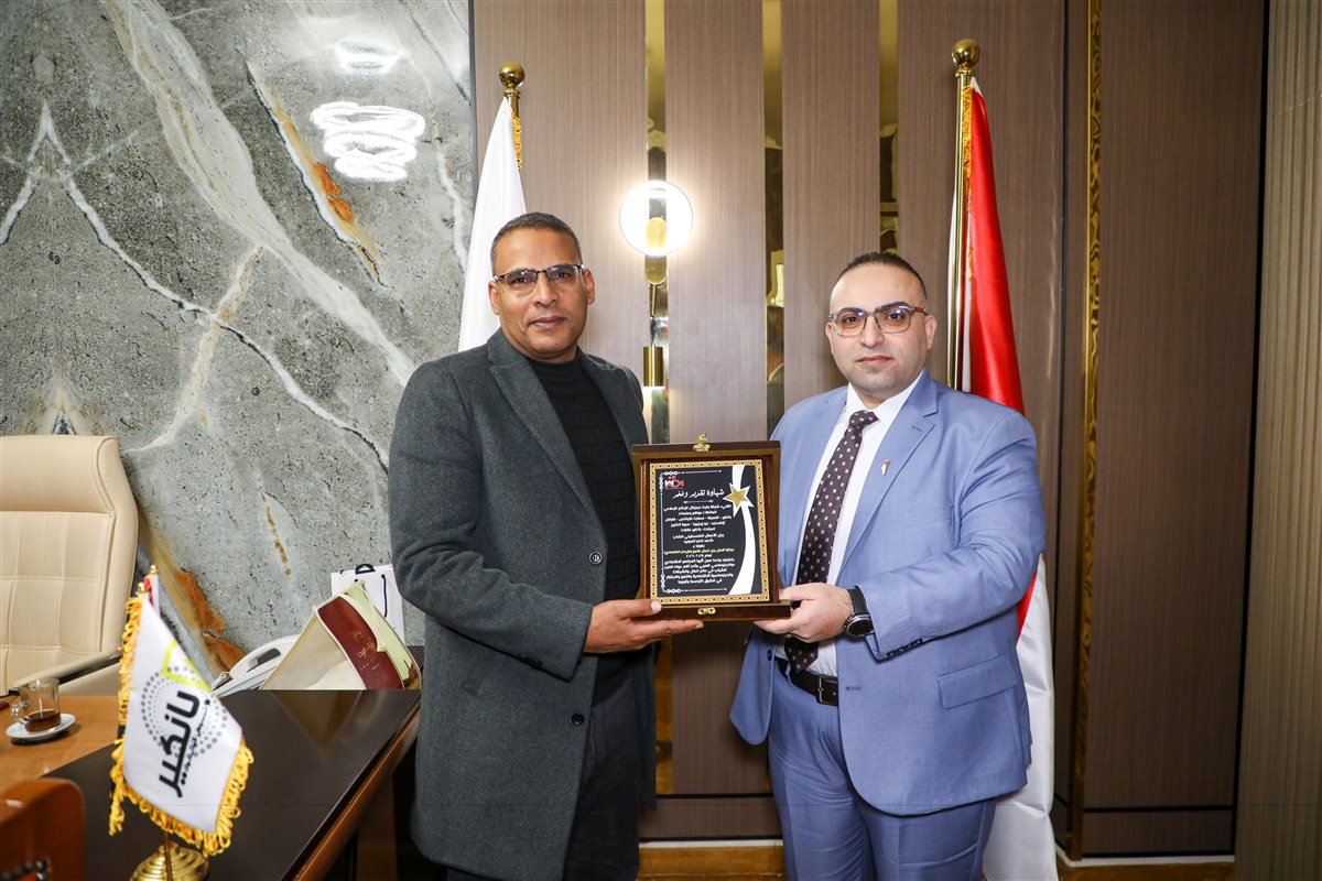 رئيس تحرير موقع تفصيلة يكرم أحمد ناصر أبو صوير<br>&nbsp;