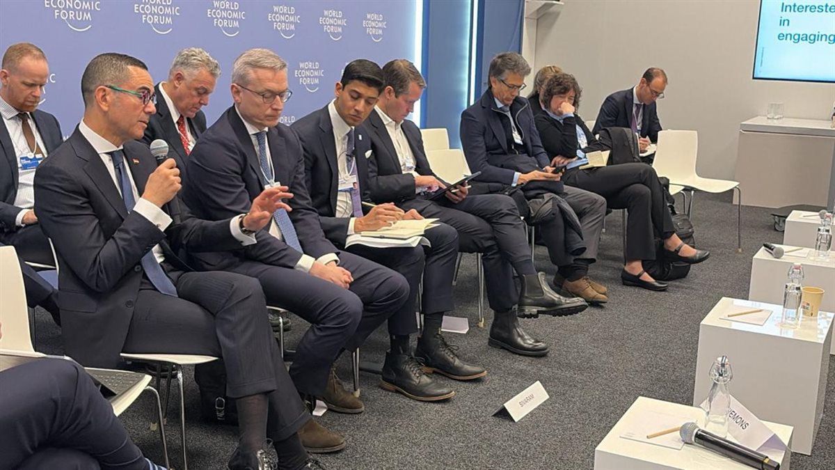 وزير الاستثمار يشارك بمنتدى دافوس بسويسرا
