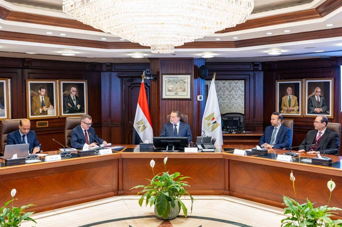 لقاء محافظ البنك المركزي مع وزير التخطيط