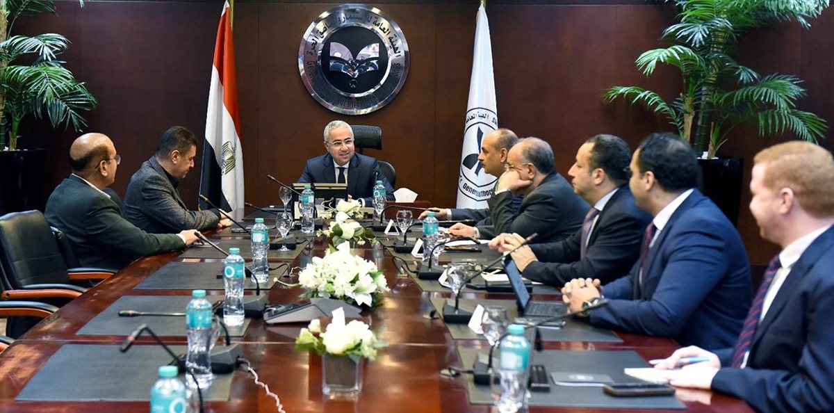 لقاء وزير الاستثمار