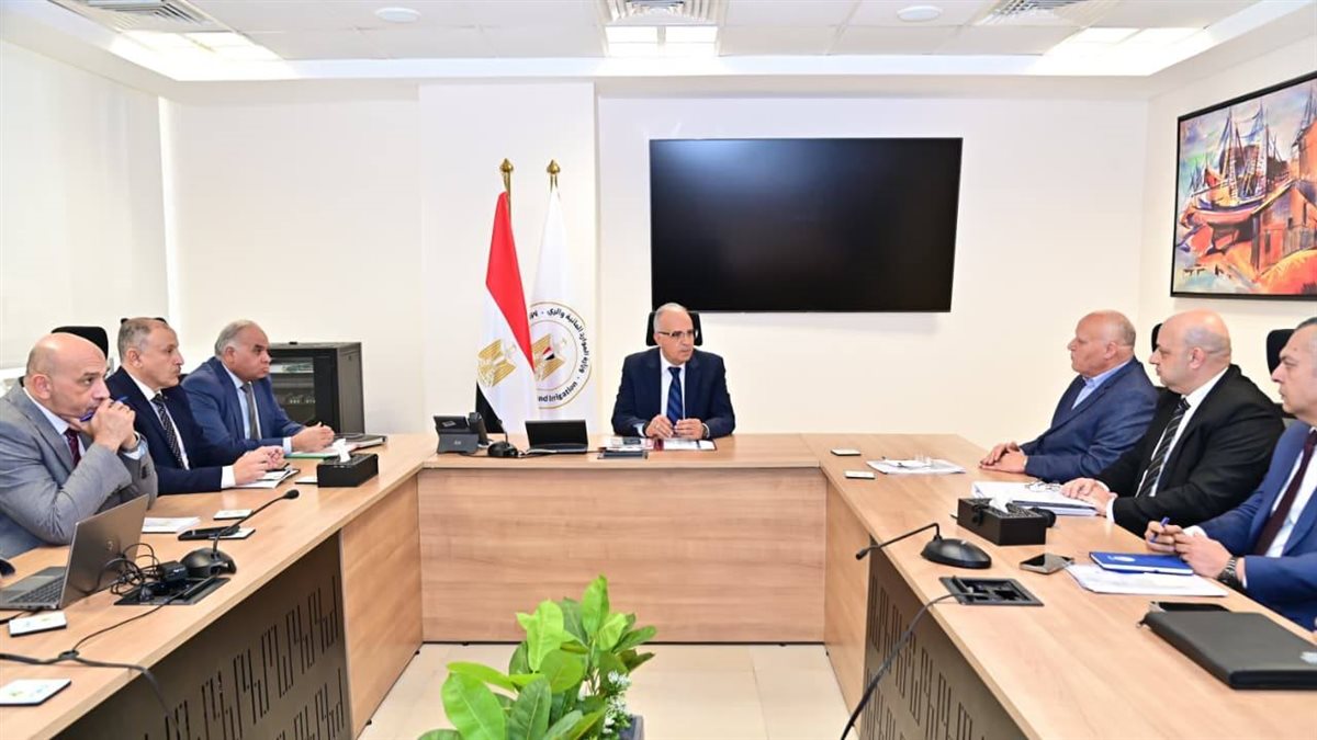 اجتماع وزير الري مع شركة MOT