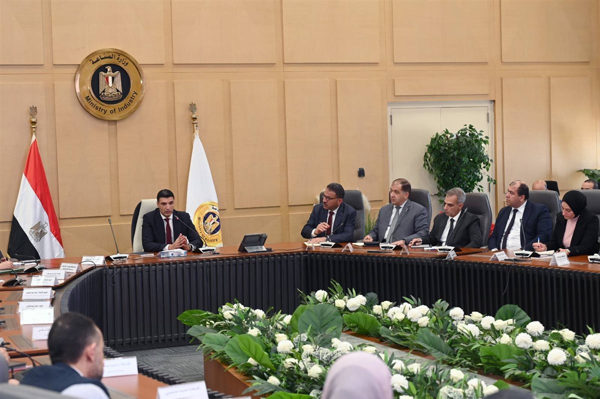 اجتماع وزير الصناعة