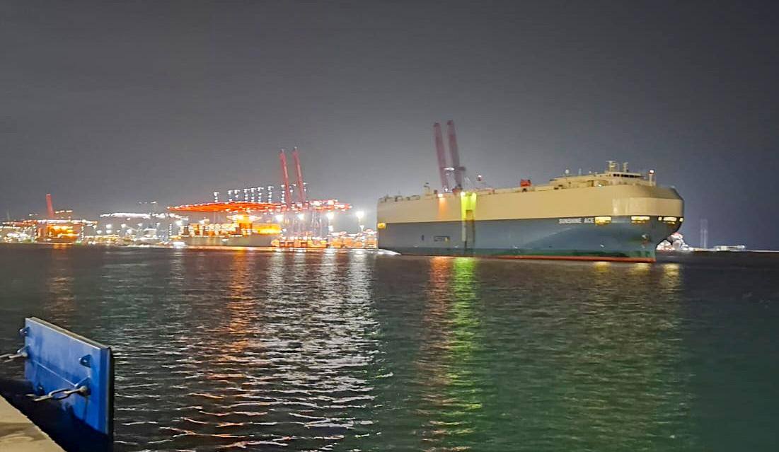 شحن حافلات مصنعة محليًا