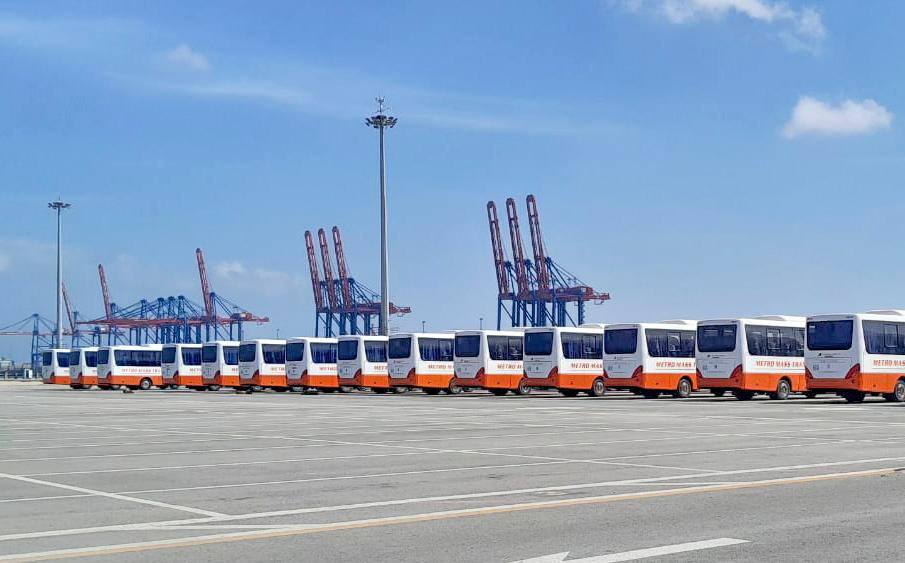 شحن حافلات مصنعة محليًا