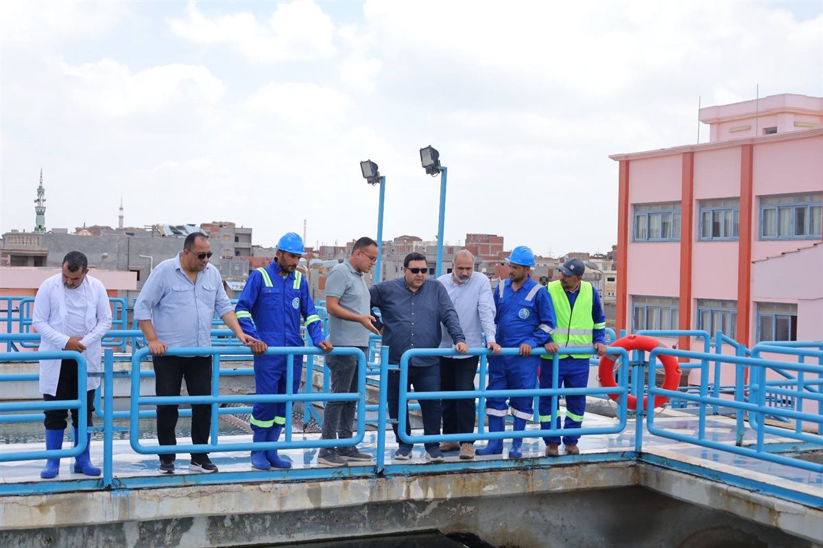 رئيس مياه البحيرة&nbsp; خلال جولة تفقدية