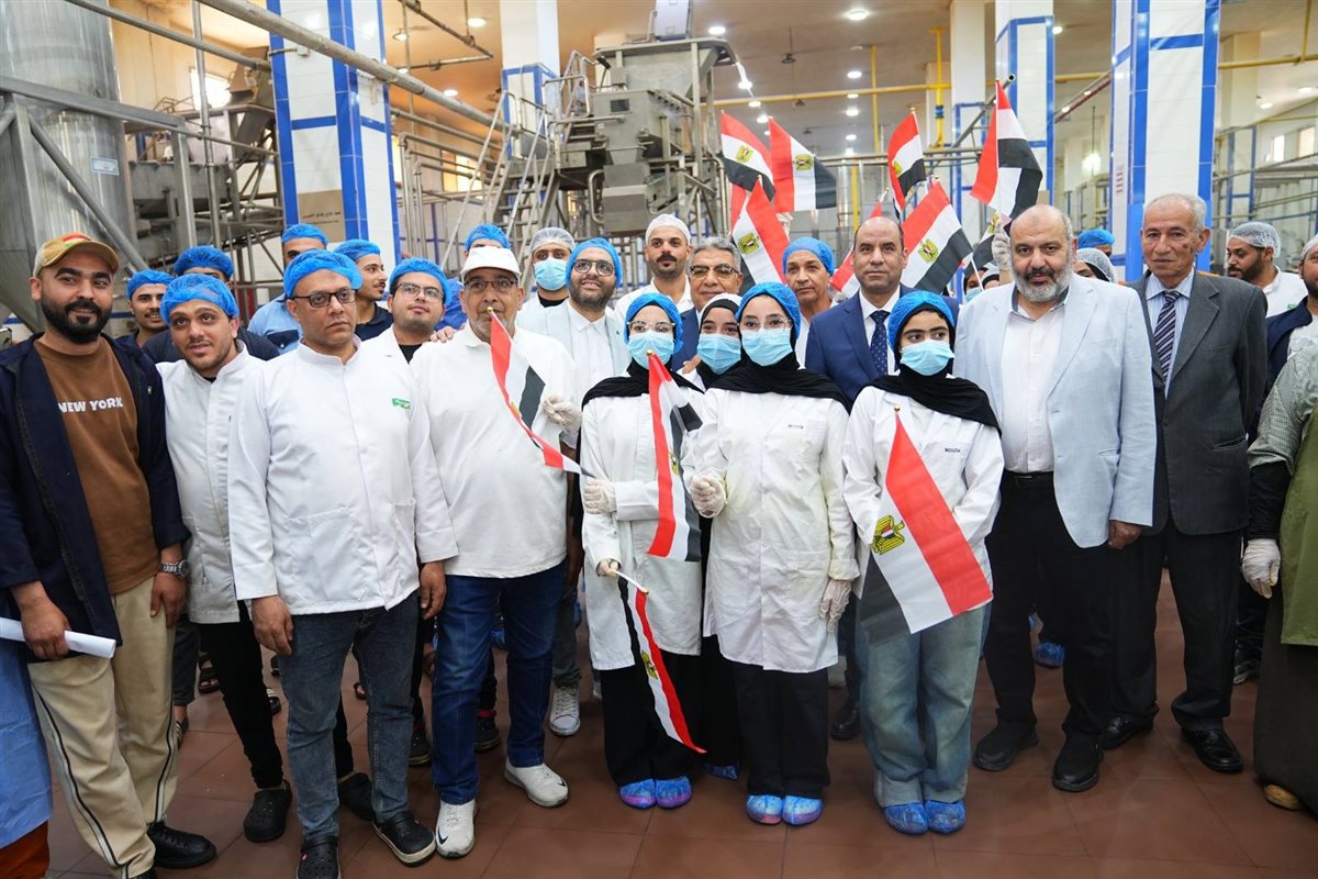 حسن رداد وزير العمل وسط العمال&nbsp;