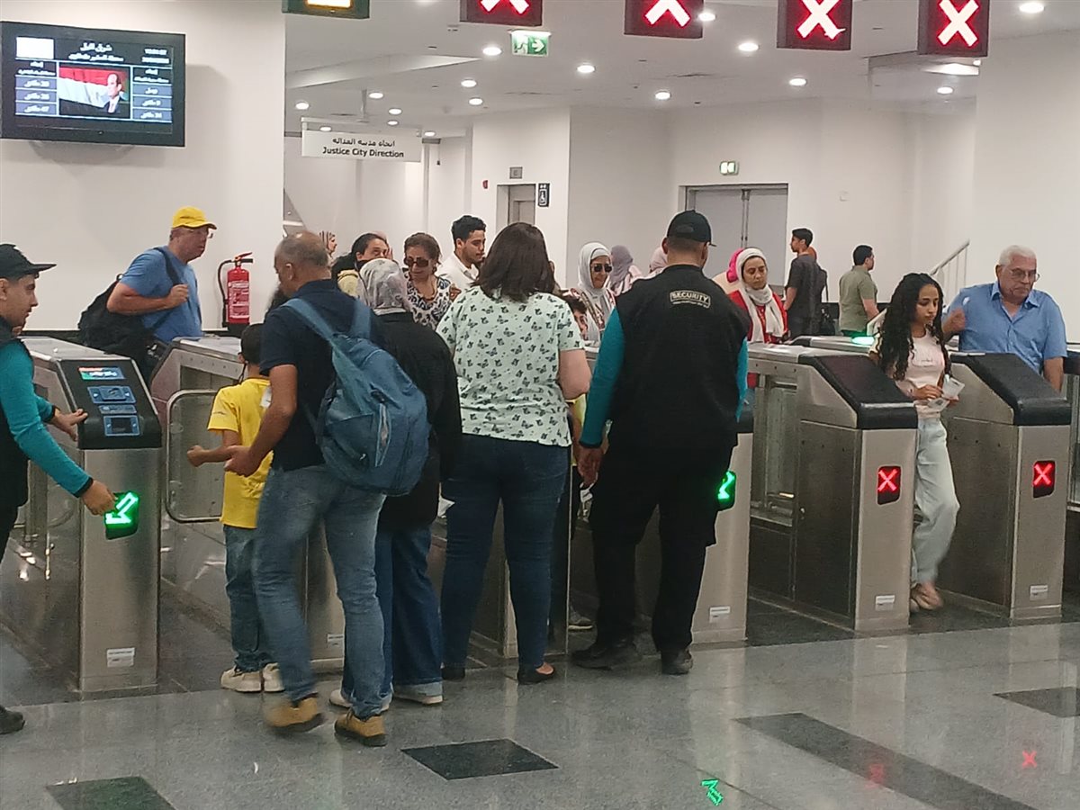 إقبال كثيف على المونوريل رابع أيام العيد لزيارة العاصمة الجديدة