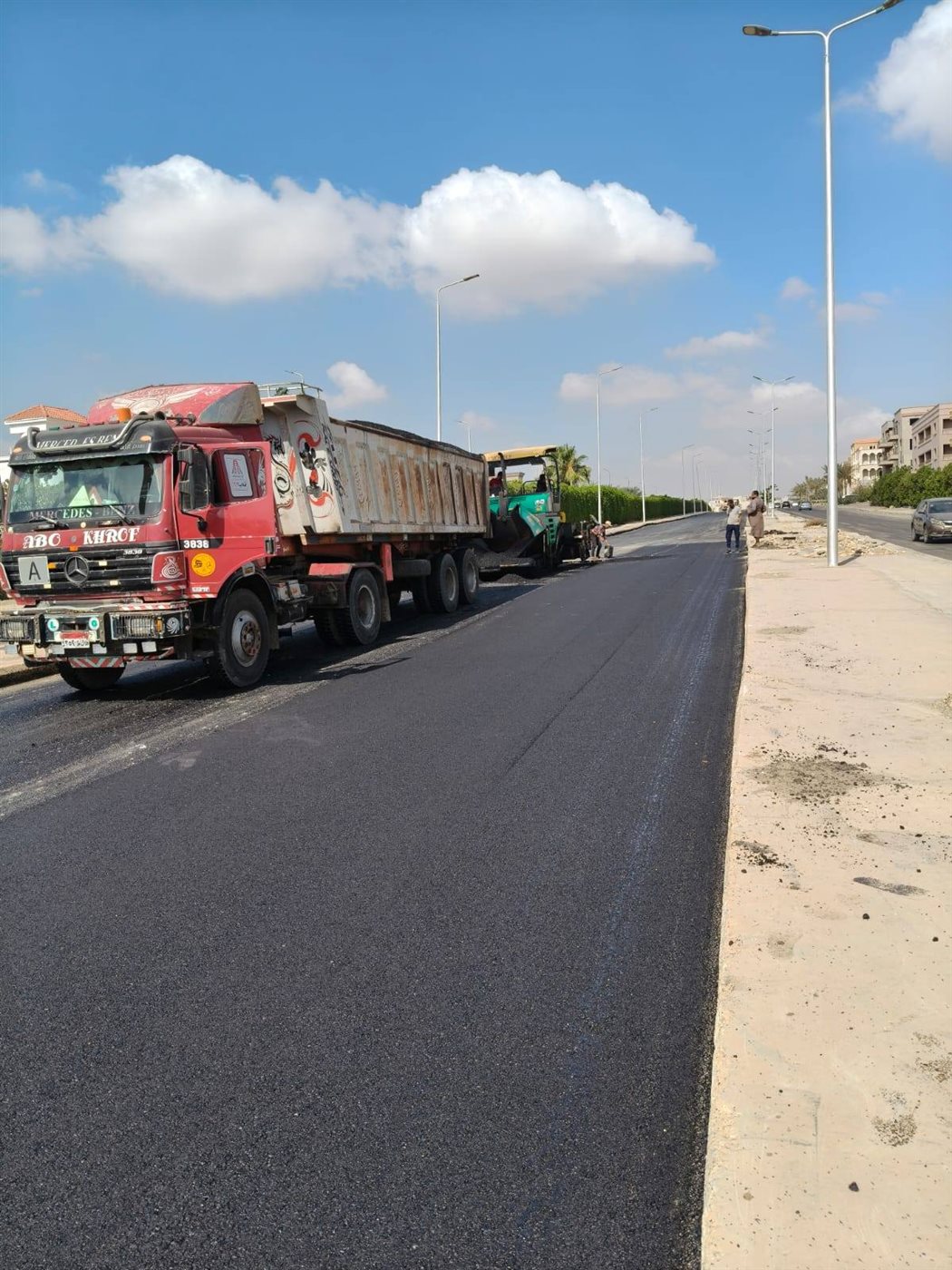 خلال عملية رفع كفاءة الطرق وأعمال الأسفلت
