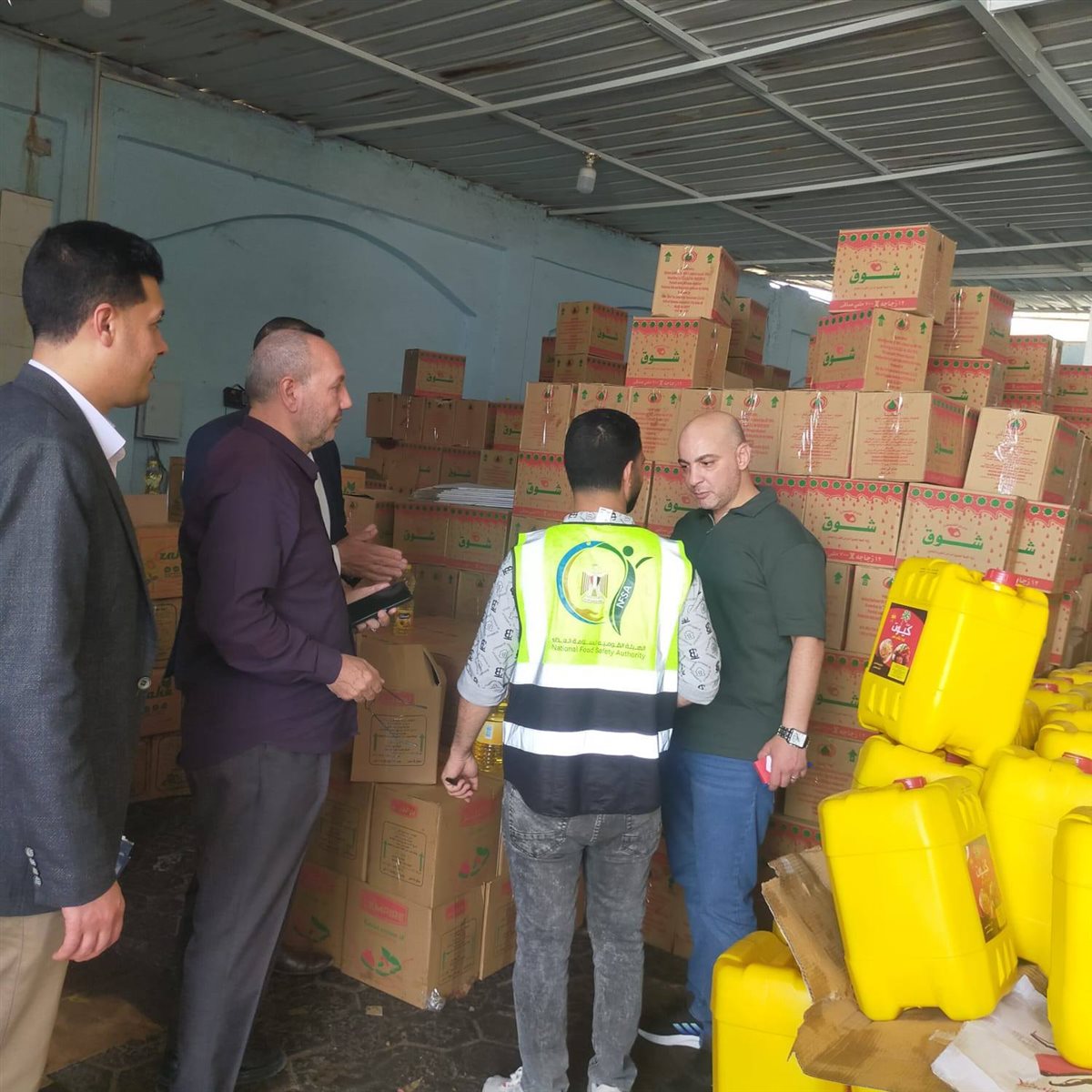 حملة رقابية مشتركة بمديرية تموين الشرقية تضبط 33.5 طن من زيوت الطعام مجهولة المصدر داخل مصانع تعبئة الزيوت بمركز أبو حماد