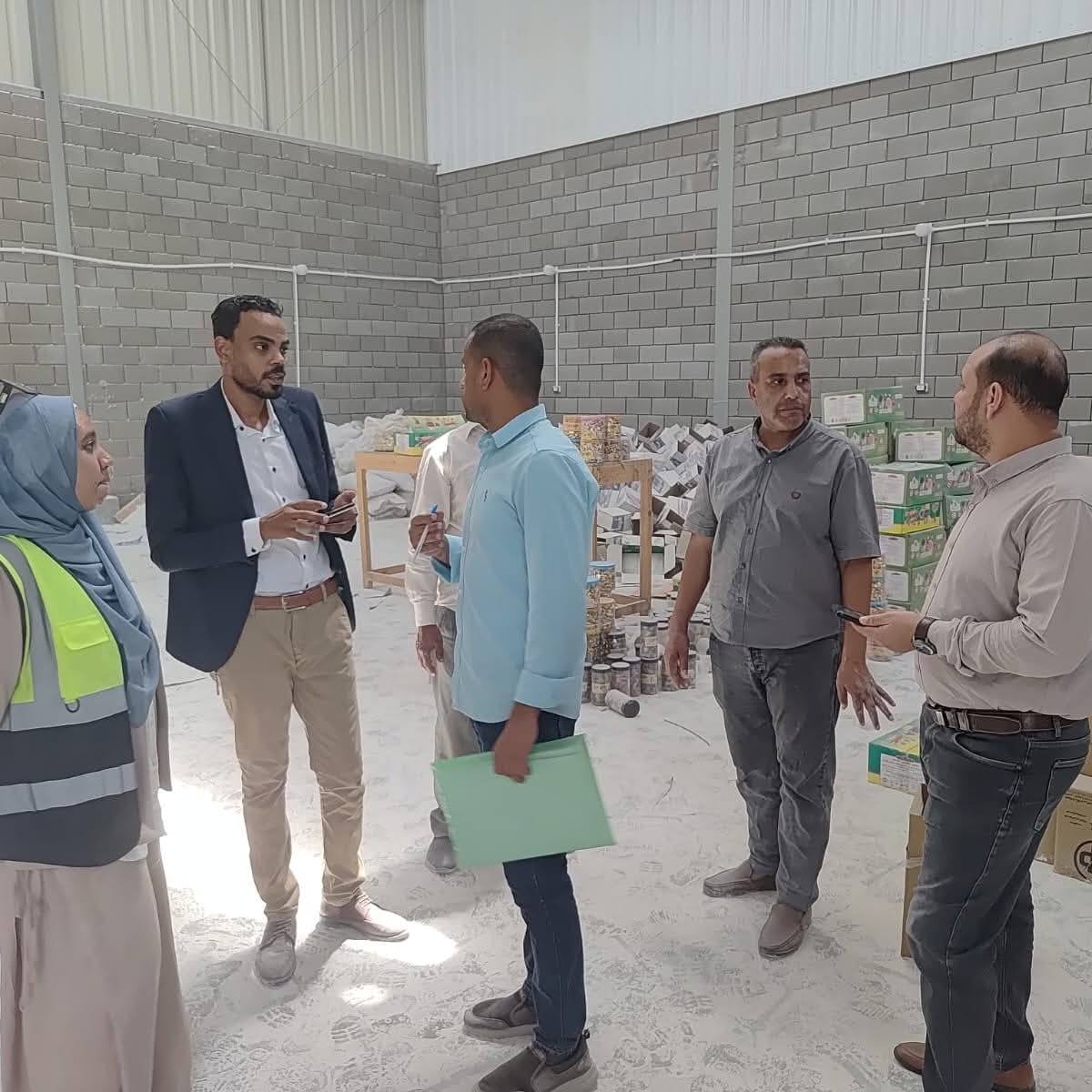 تموين الأقصر وسلامة الغذاء والتنمية الصناعية يضبطون 90 ألف قطعة حلوى ومنتجات غذائية منتهية الصلاحية