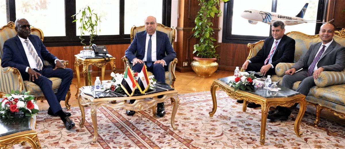 سامح الحفني وزير الطيران المدني خلال لقاء اليوم