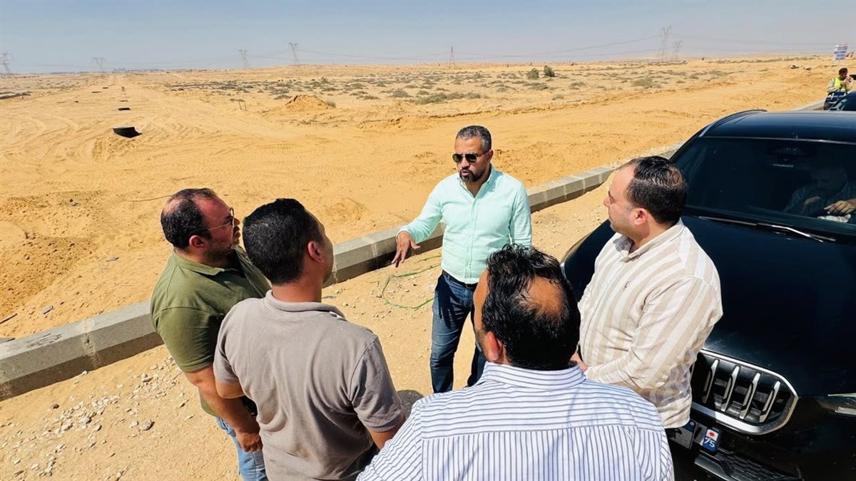 رئيس جهاز تنمية مدينة العبور الجديدة خلال جولة اليوم