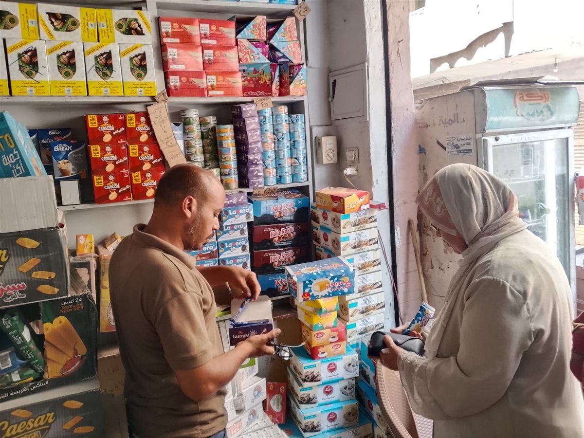 حملات مكثفة تضرب الأسواق.. تموين القليوبية يحرر 22 مخالفة ويغلق مخزن غير مرخص