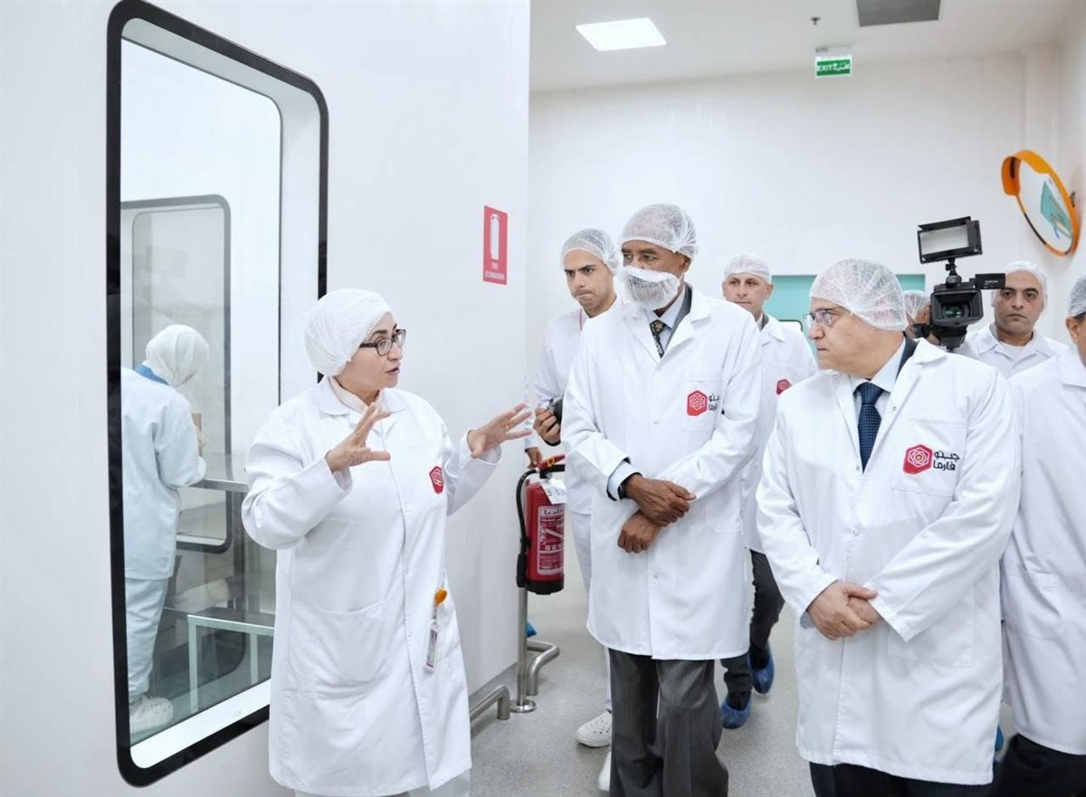رئيس هيئة الدواء المصرية يستقبل رئيس إريتريا