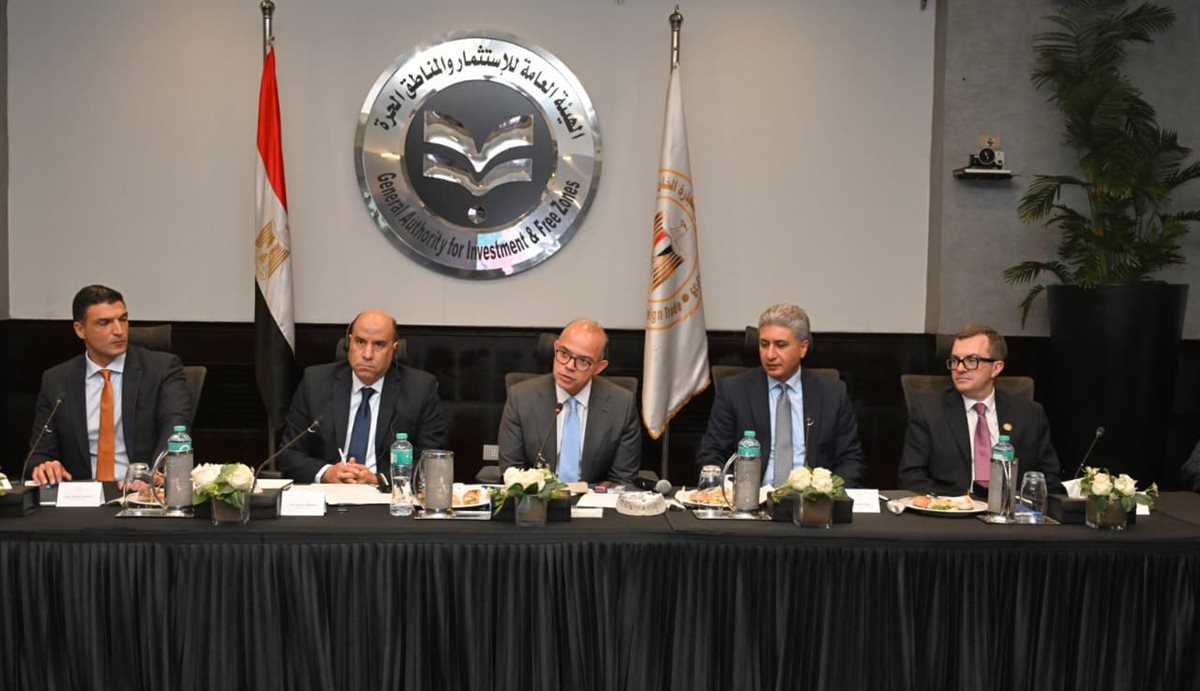 الوزراء أثناء الاجتماع