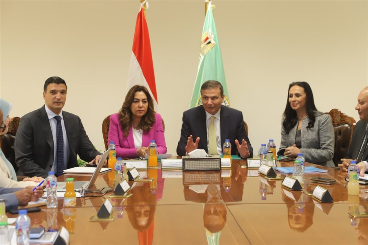 وزراء الزراعة والصناعة والتنمية المحلية والتضامن الاجتماعي