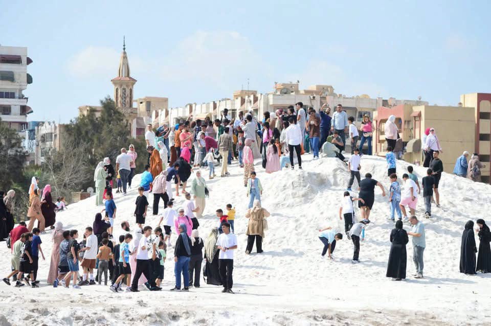 إقبالًا كثيفًا من المواطنين والزائرين