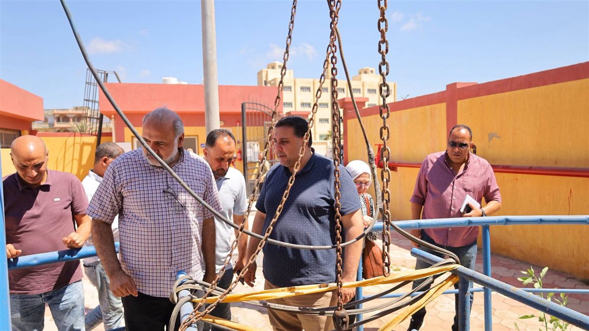&nbsp;المهندس أحمد عبد المنعم التراس، رئيس مجلس الإدارة والعضو المنتدب لشركة مياه الشرب والصرف الصحي بالبحيرة، جولة تفقدية لرافع صرف صحي إدكو الفرعي