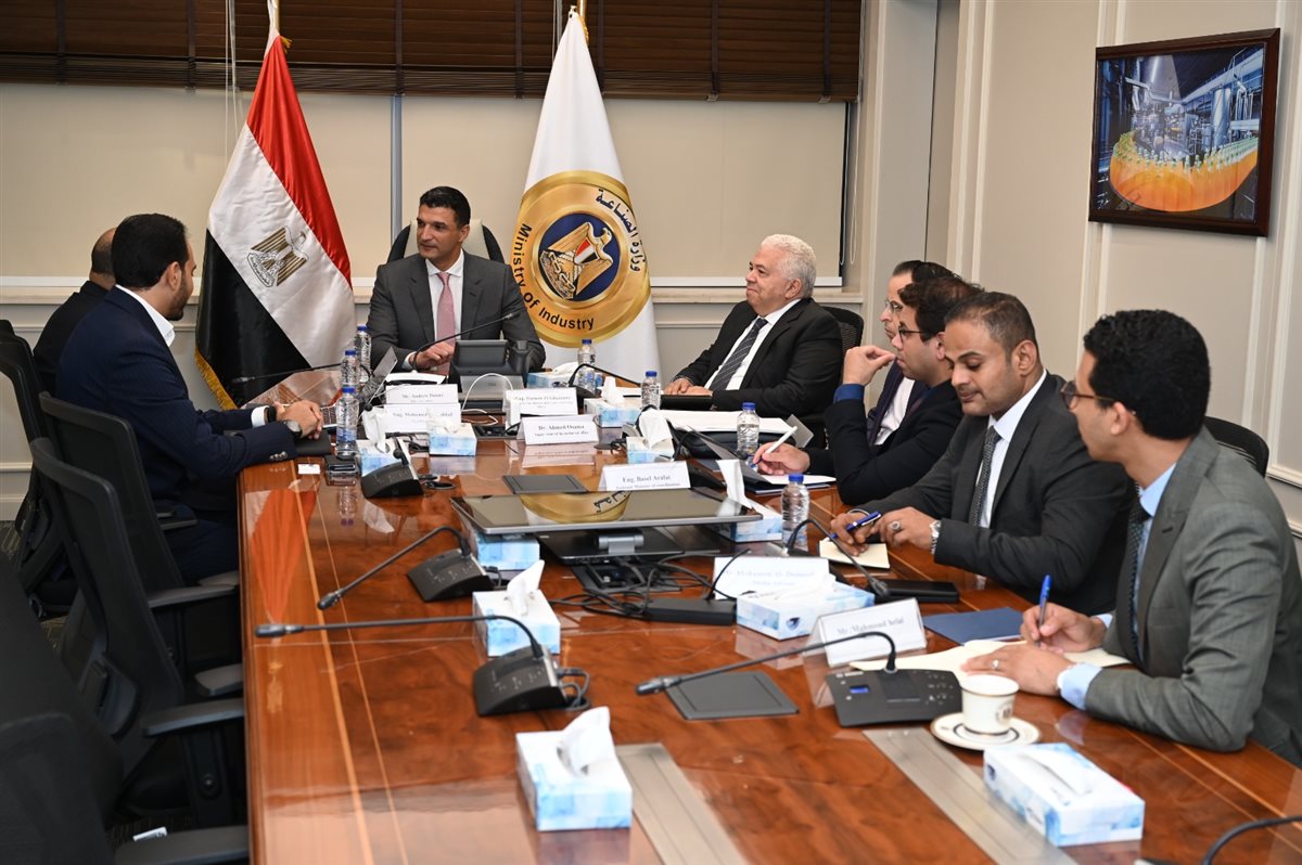 المهندس خالد هاشم وزير الصناعة لقاءً مع المهندس أندرو دانيال رئيس مجلس إدارة شركة إيرسك لحلول الطاقة المتجددة